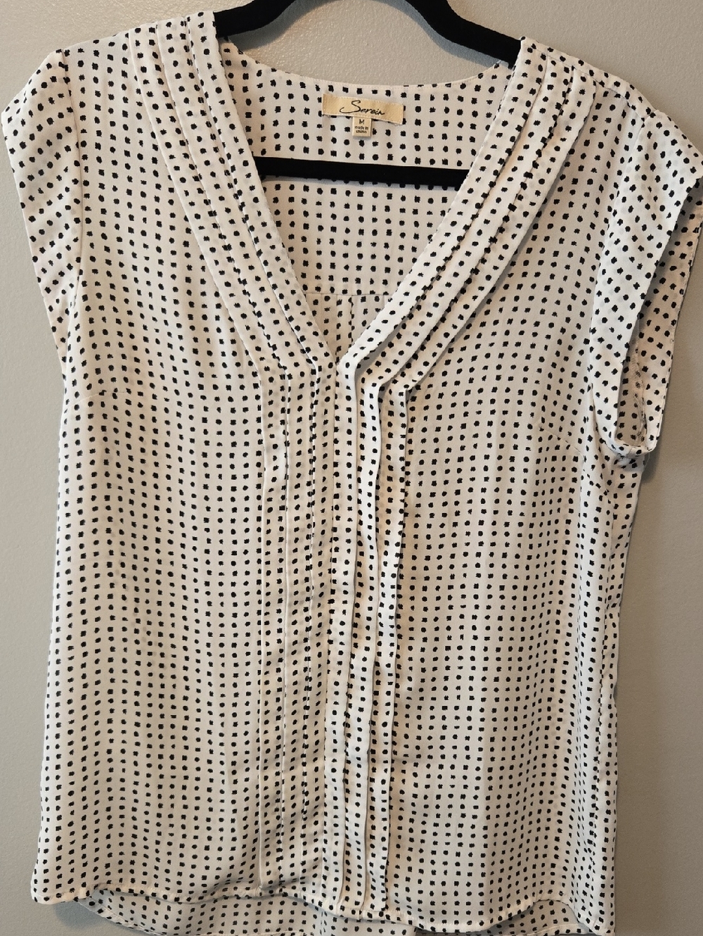 Serein  Black & White Polka Dot V-Neck Blouse/Top Cap Sleeve Size M